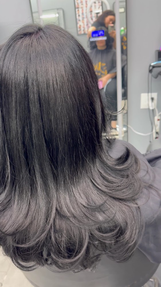 Deluxe Hair studio and Barbershop view 4