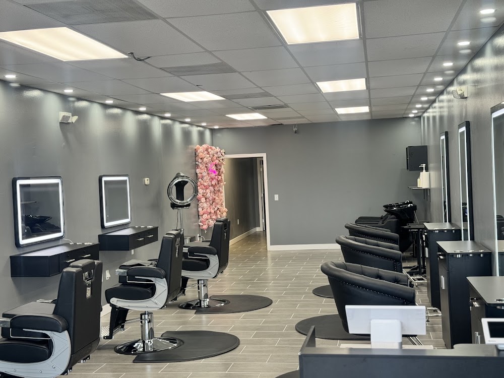 Deluxe Hair studio and Barbershop view 5
