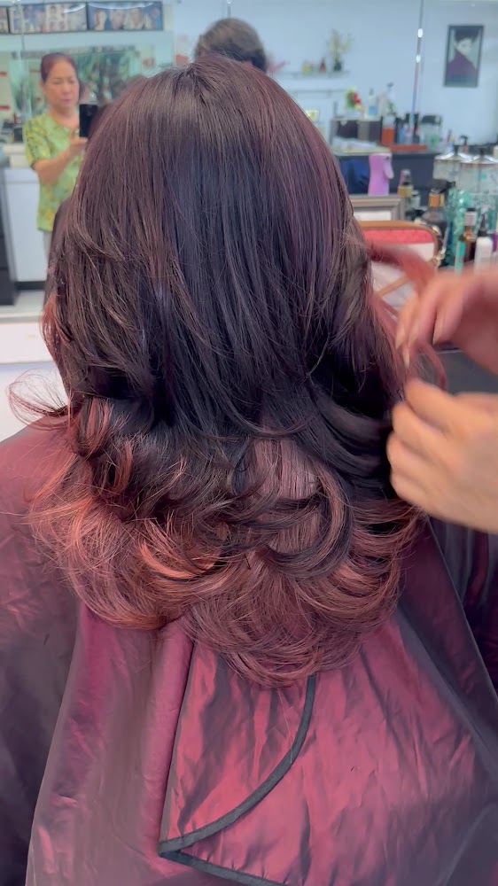 Hayley Beauty Salon by Johnny Le view 3