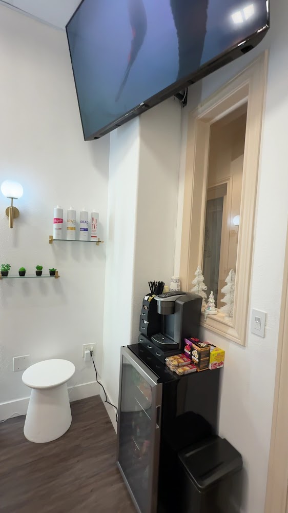 Phenix Salon Suites Memorial City view 3