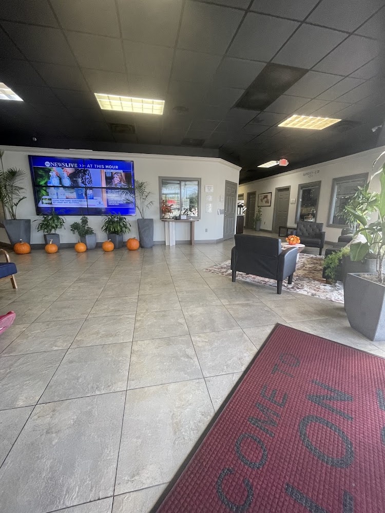 Salon Village view 5
