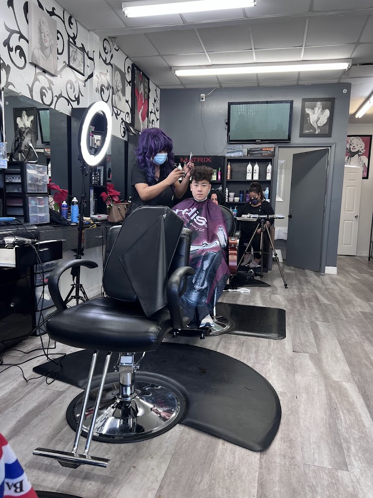 Horacio's Beauty Salon view 2