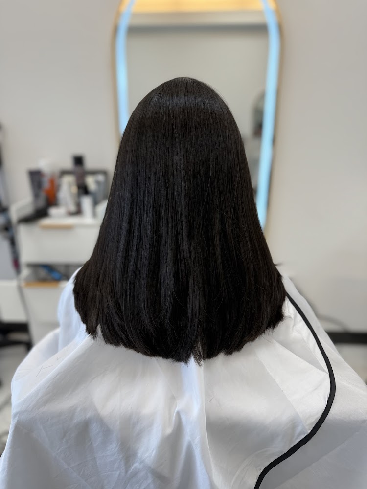 V8 Hair Salon primary photo