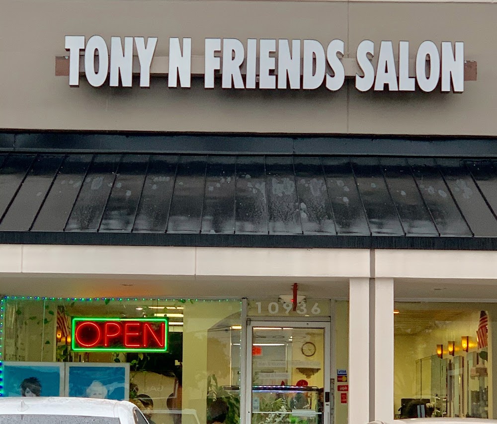 Tony N Friends Salon view 2