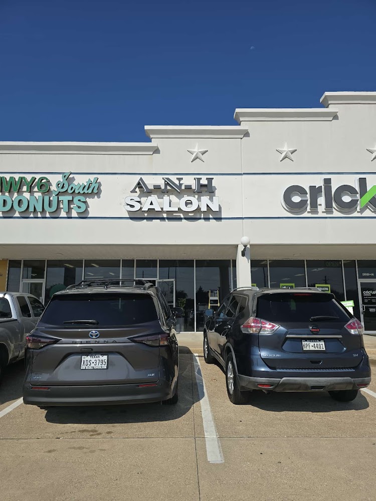 A-N-H SALON view 5