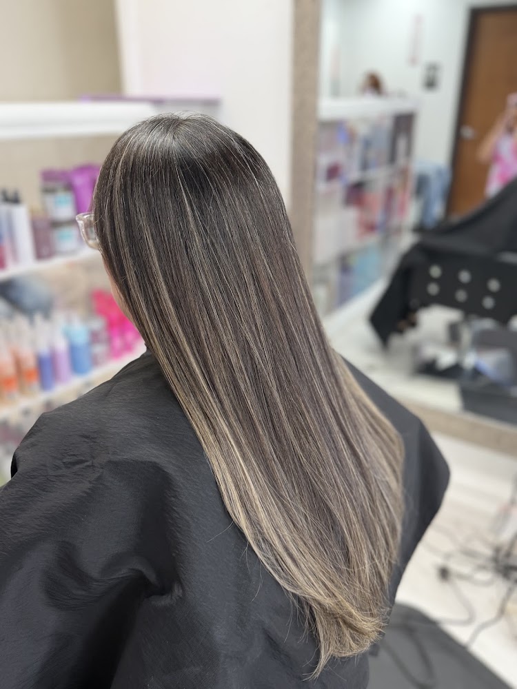Latinas hair salon primary photo