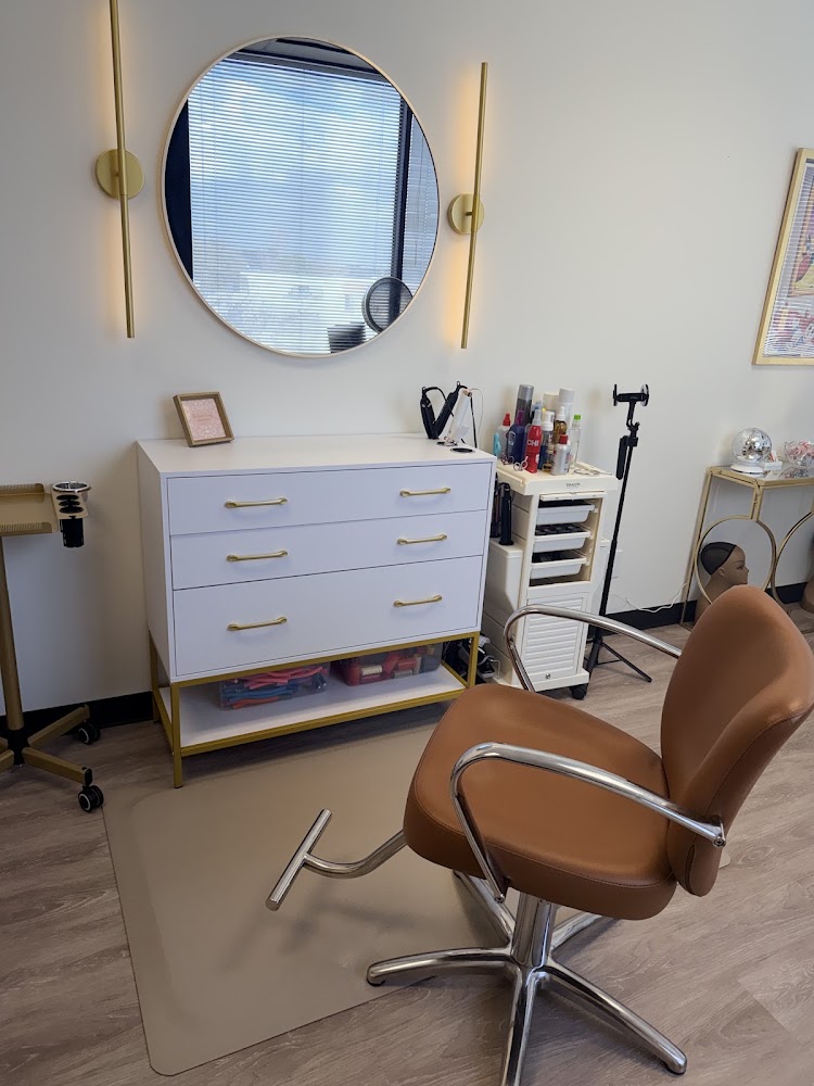 Dee Signature Hair Studio primary photo