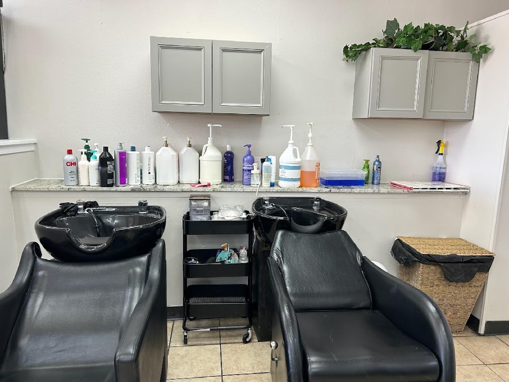 Lynnie Beauty Salon view 4