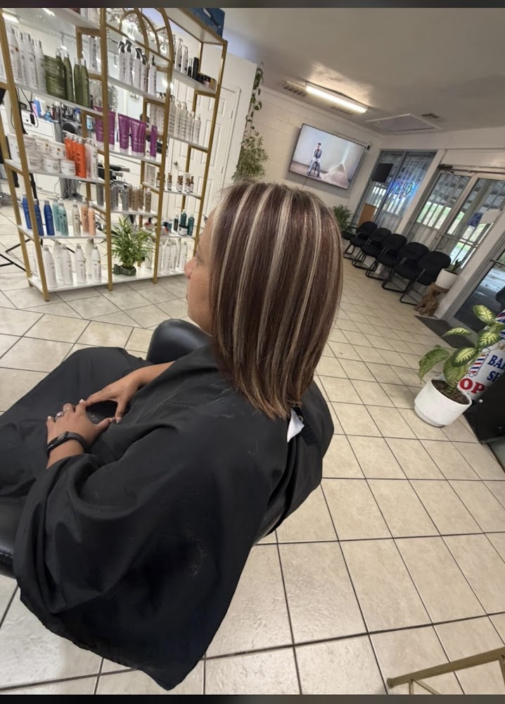 Refleja tu Belleza con Liz en Beauty Salon primary photo