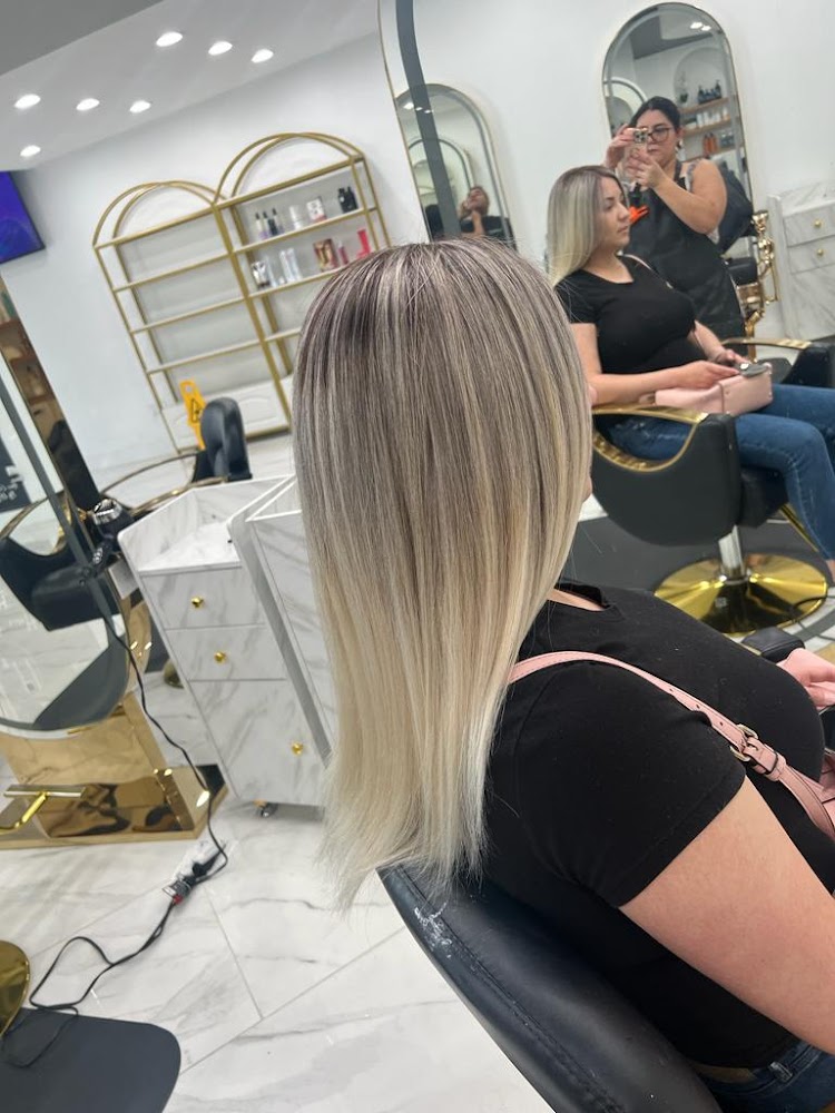 Refleja tu Belleza con Liz en Beauty Salon view 2