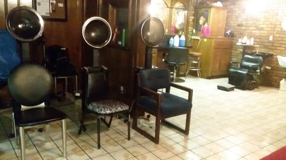 Susie's Corner Hair Salon primary photo