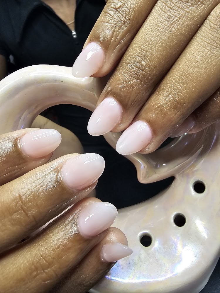 Kerlinne Braids and Nails view 3