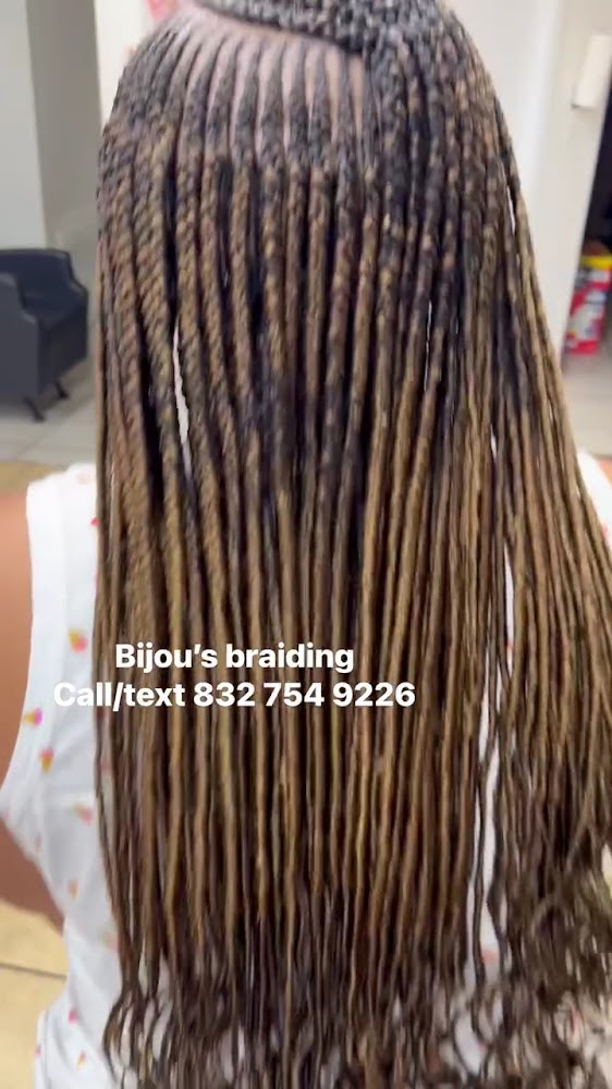 Bijou's Braiding view 3