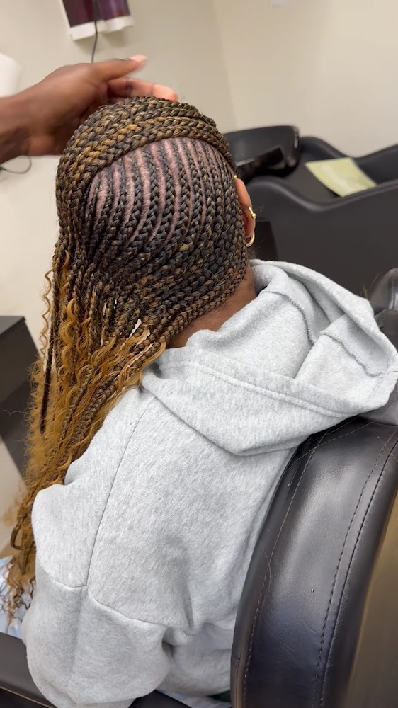 Bijou's Braiding view 5