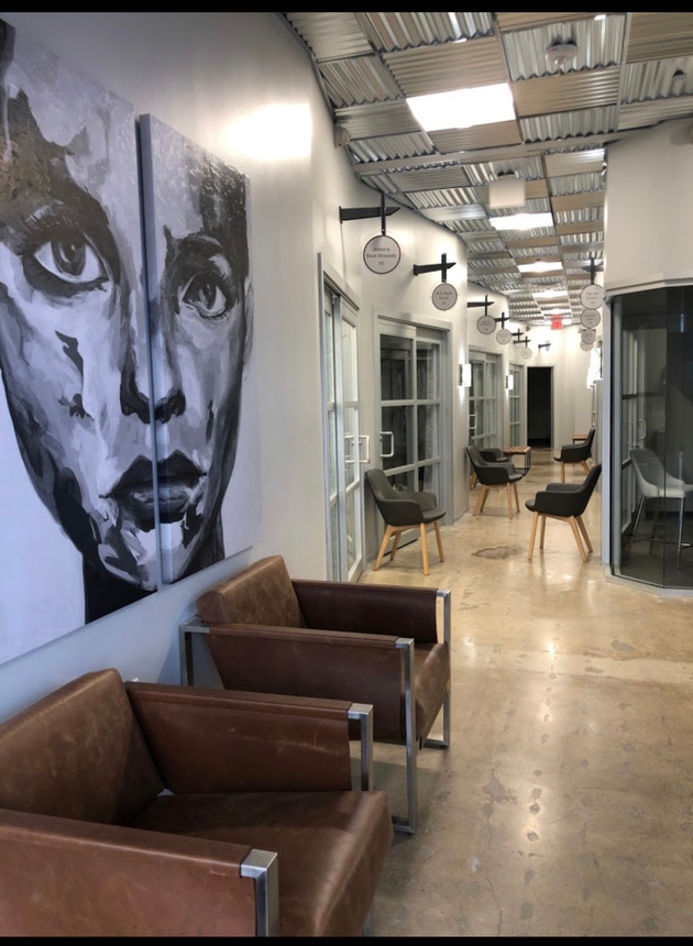 Sola Salons primary photo