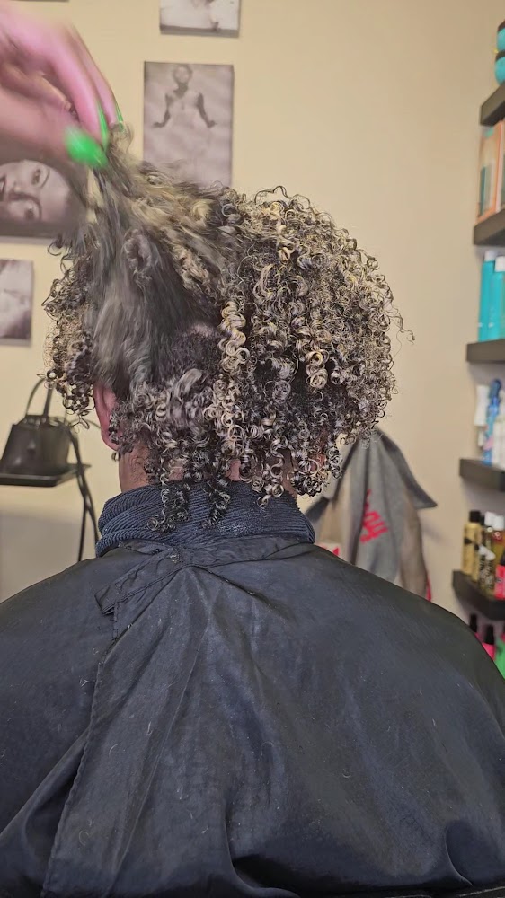 Mona D Coiffeur view 3