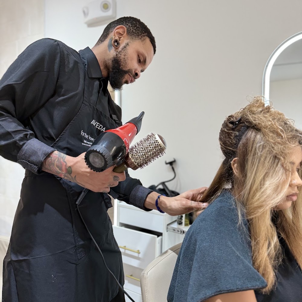 SLT Hair Salon - Latajah / Stylist view 2