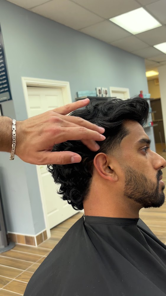 حلاق عربي - Ladies and Gents Hairsalon & Barbershop view 4