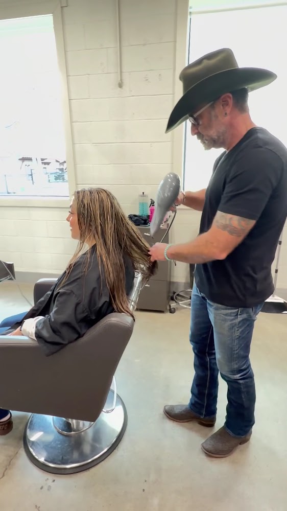 3930 Ego Salon view 5