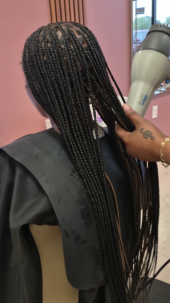 Savoir Hair Braiding view 3