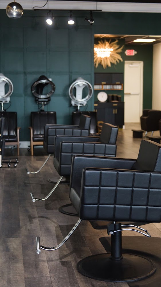 Salon Mood primary photo