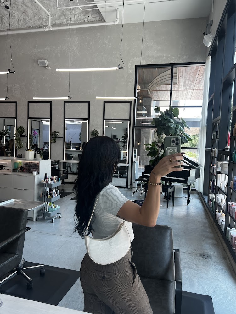 Coma Salon view 4