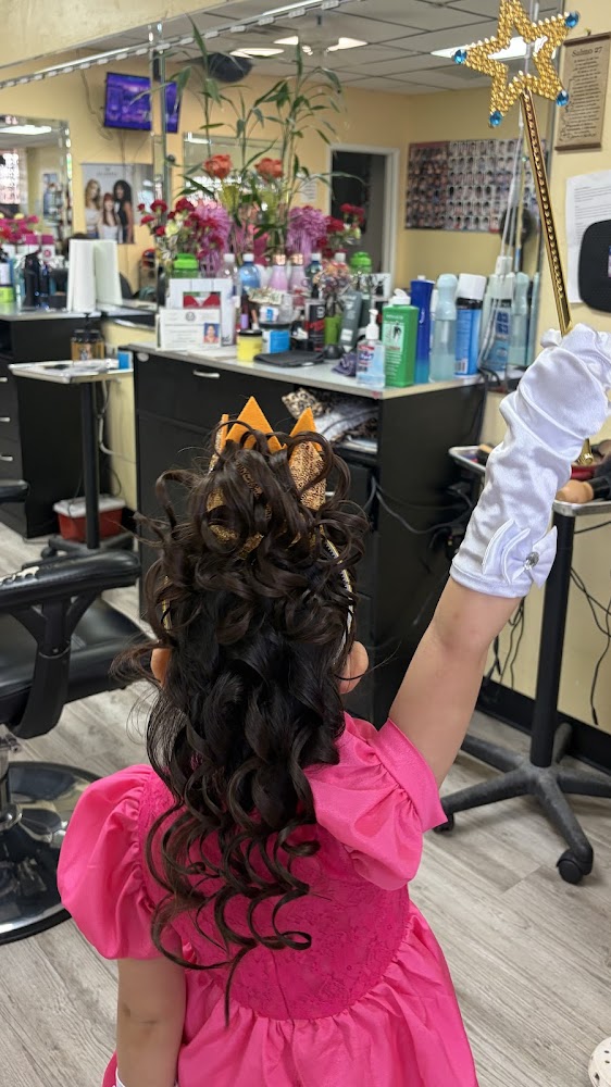 D Universal Beauty Salon view 2