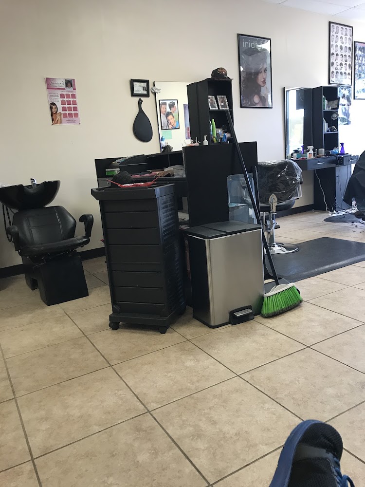 Junior's Beauty Salon view 2