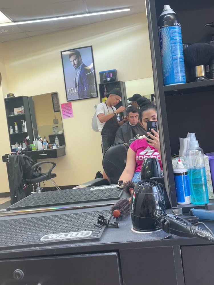 Junior's Beauty Salon view 3