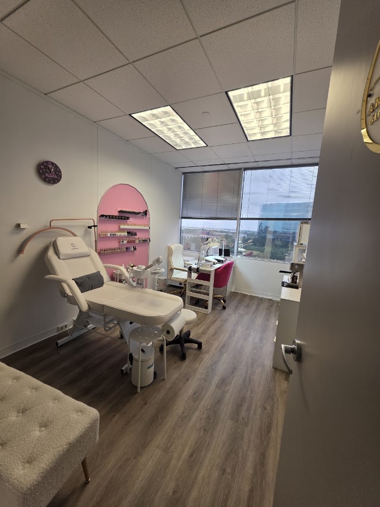 Gloss Belle Pro Nail Studio view 4