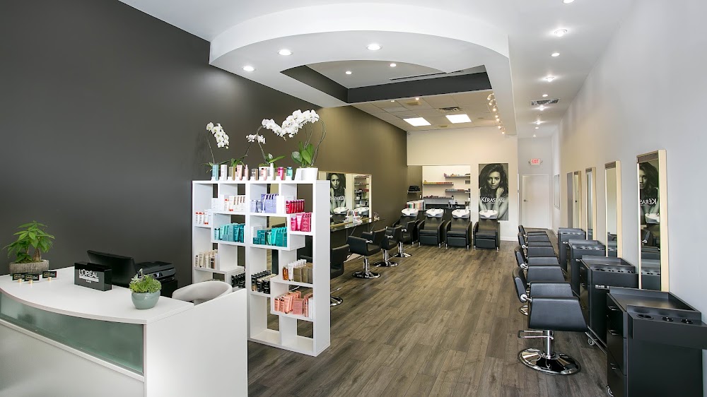 A La Mode Hair Studio primary photo