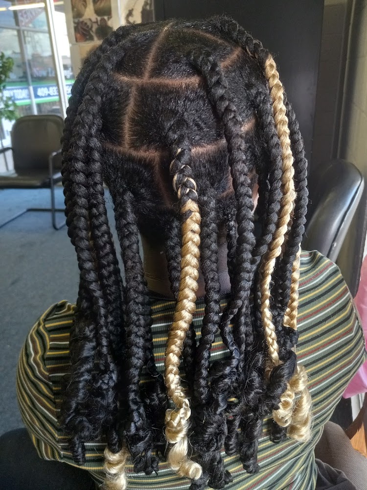 African Queen Hair Braiding view 4