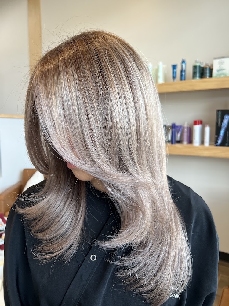 Akalonnie Salon primary photo