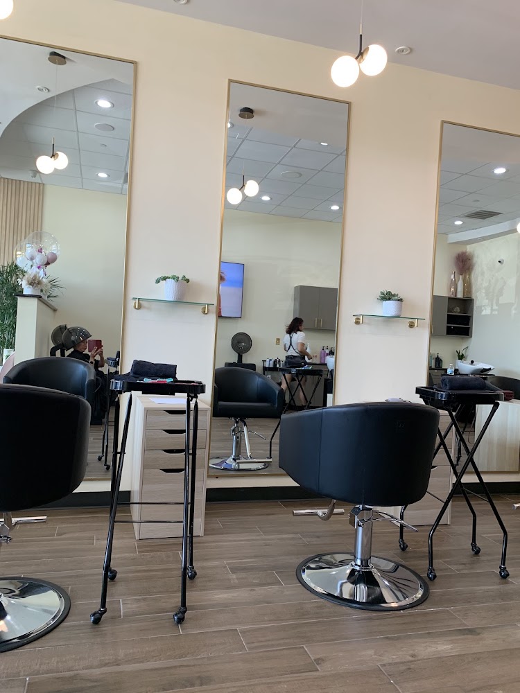 Akalonnie Salon view 5