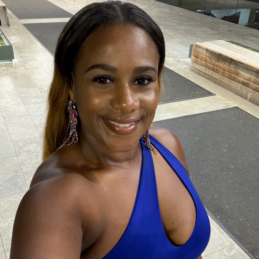 Alicia Lewis | Healthy Hair Specialist view 4