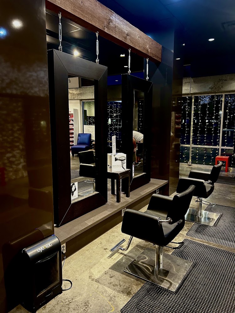 Artistik Edge hair studio view 3