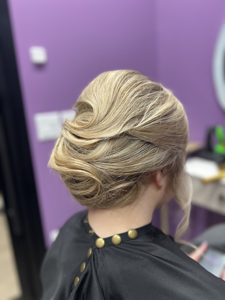 AV Salon Cypress view 3
