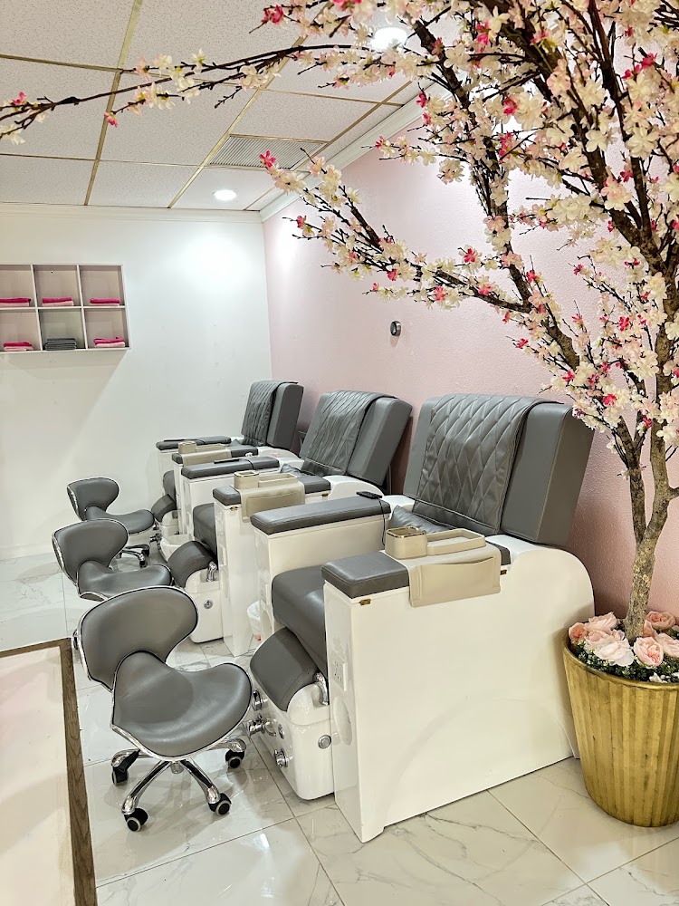 BELLISIMAS HAIR AND NAIL SALON view 4