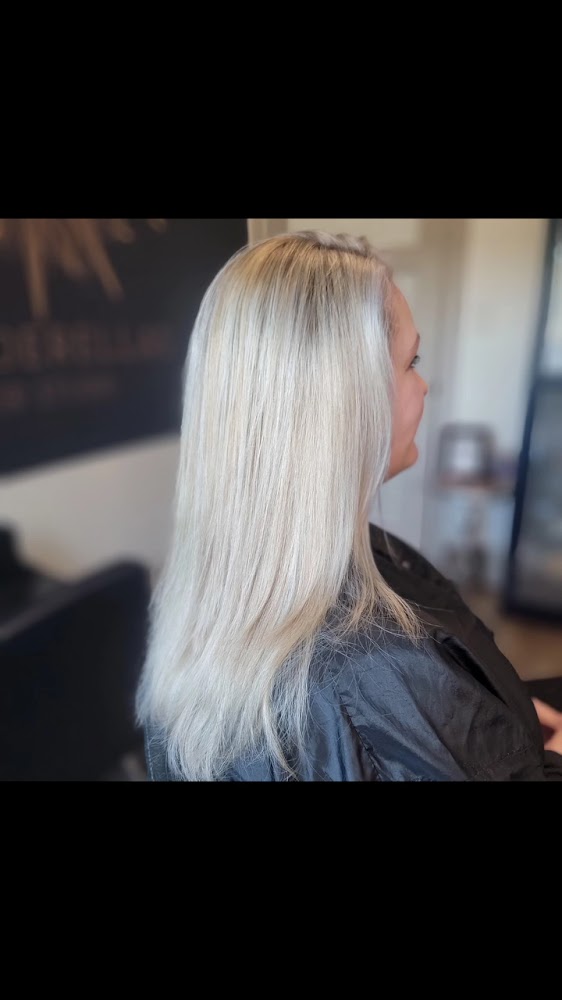 BLONDERELLAS Hair Studio view 4