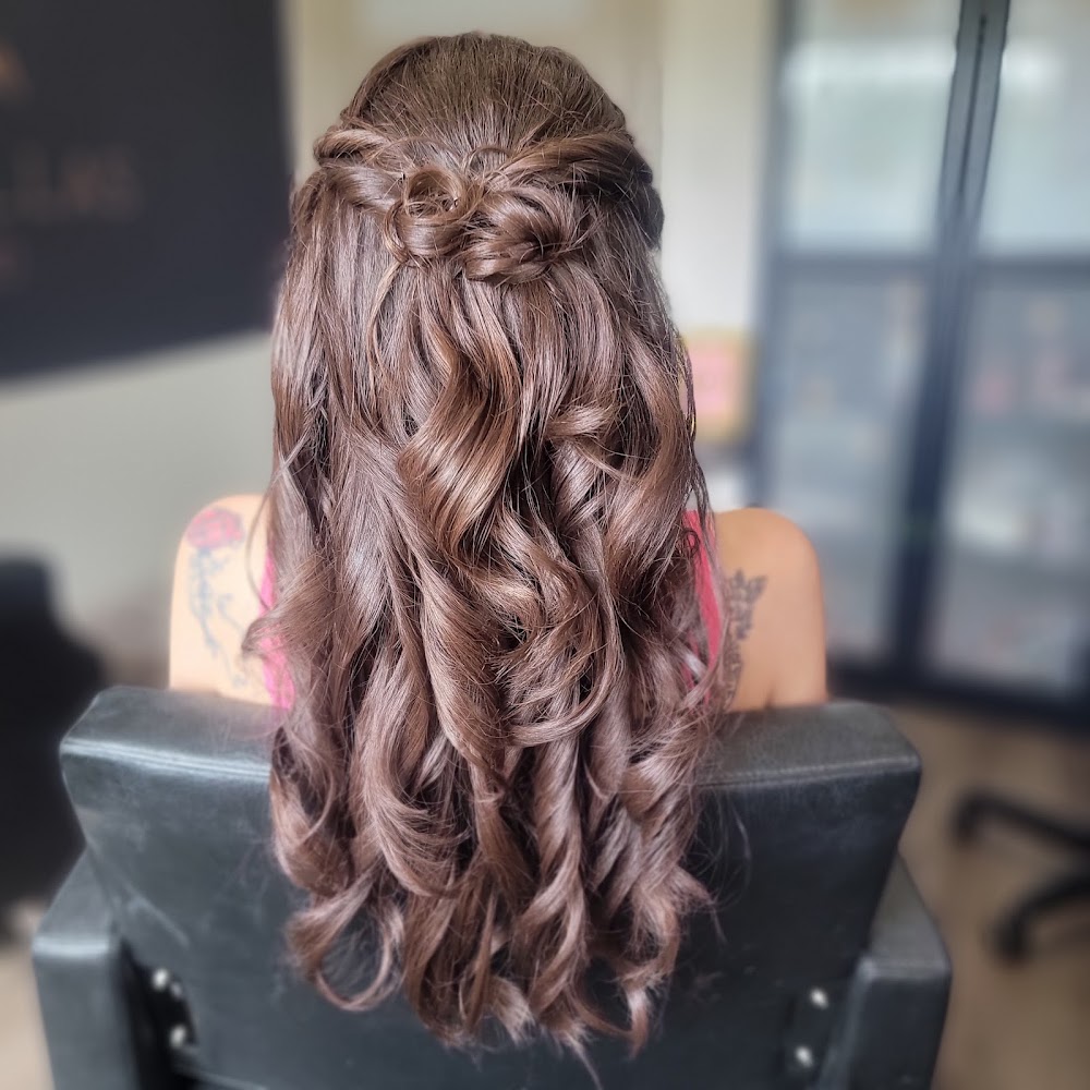 BLONDERELLAS Hair Studio view 5