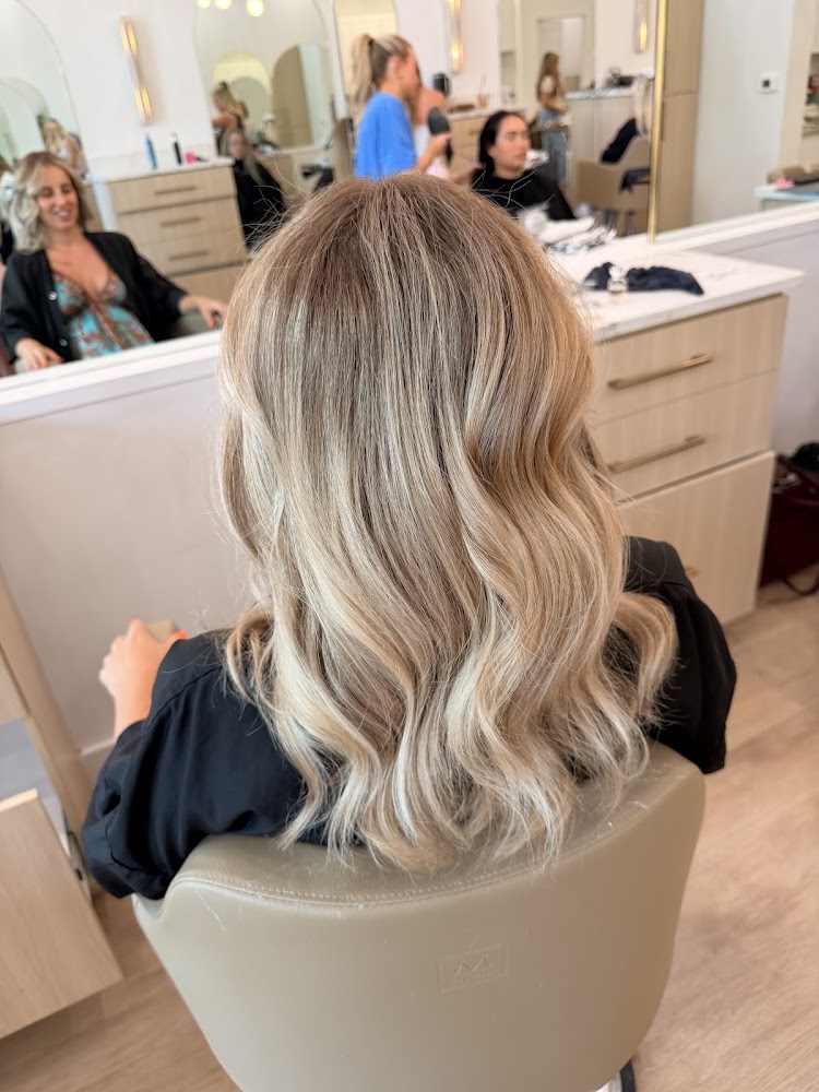 Blondtourage Salon view 2