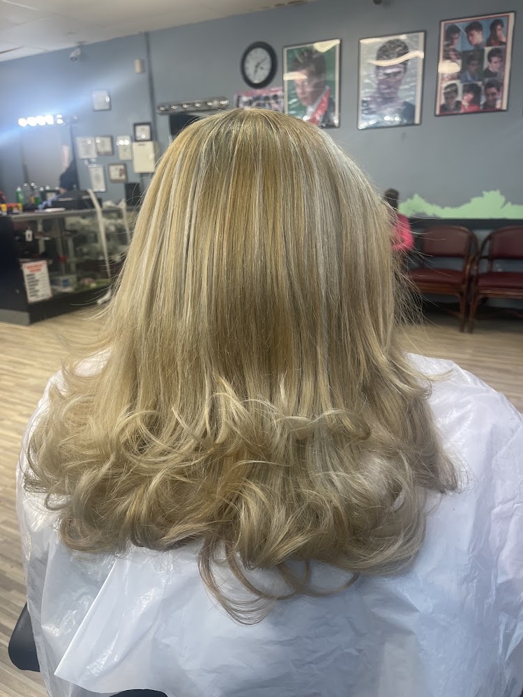 Carolina's Hair Studio view 4