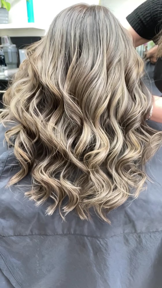 Color.Us Salon view 3