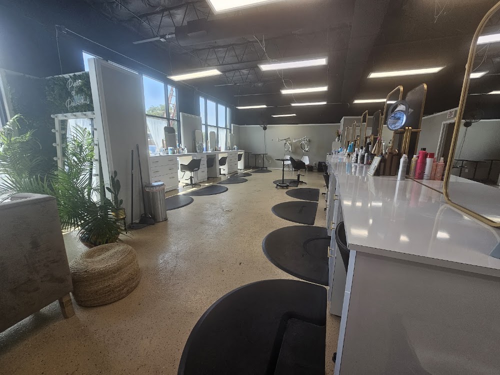 Deseo Beauty Lounge Color view 4
