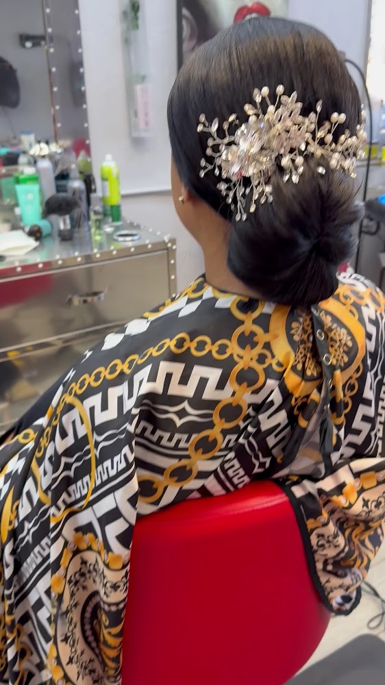 Divas Dominican Hair Salon view 2