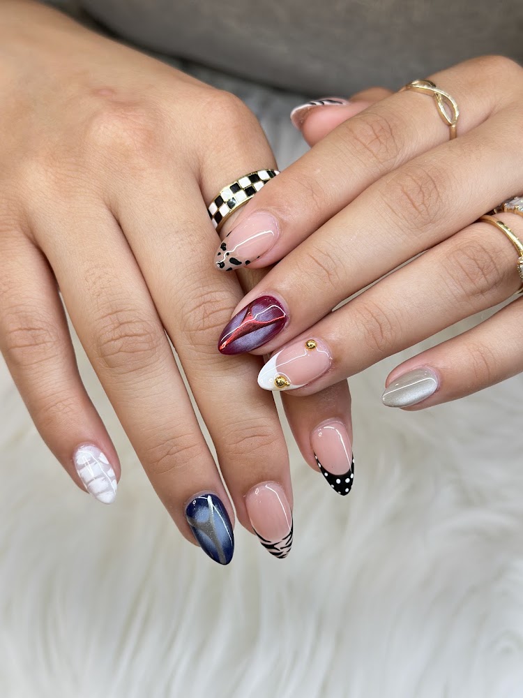 E-Luxe Nail Spa view 3