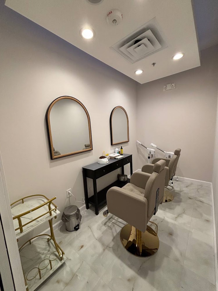 E-Luxe Nail Spa view 5