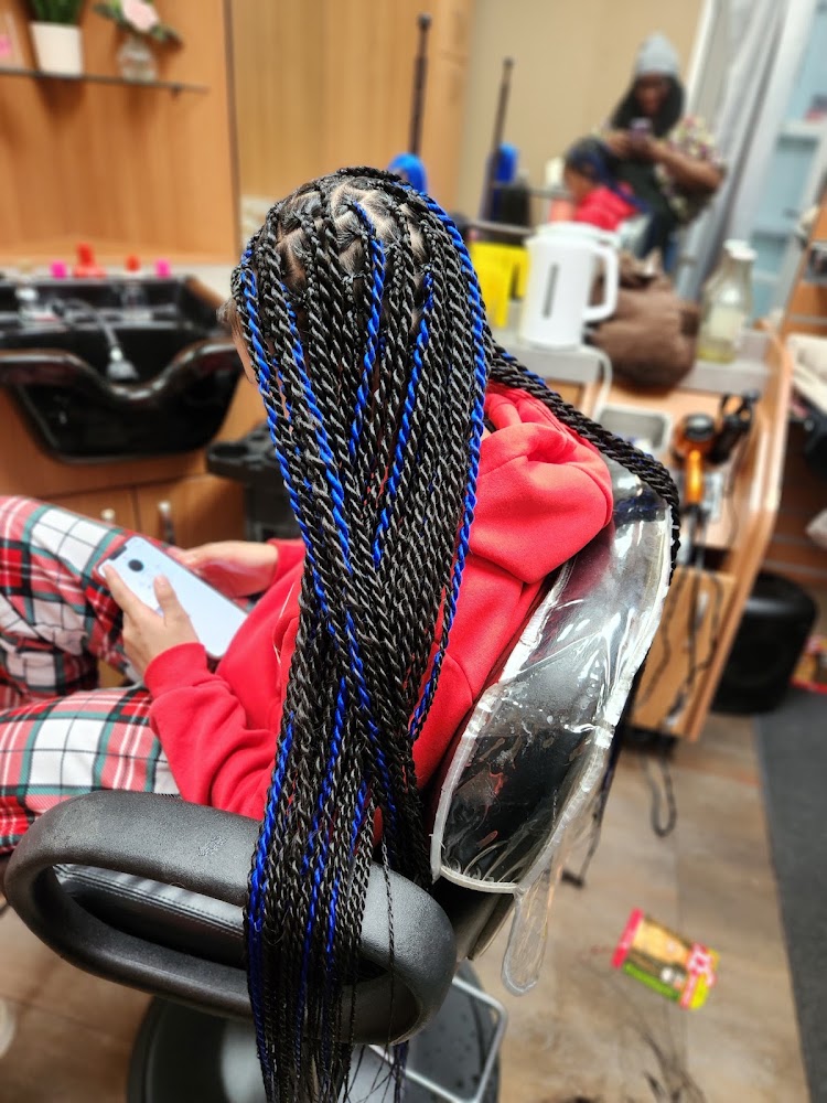 Ebony & Ivory Braiding Parlor view 4