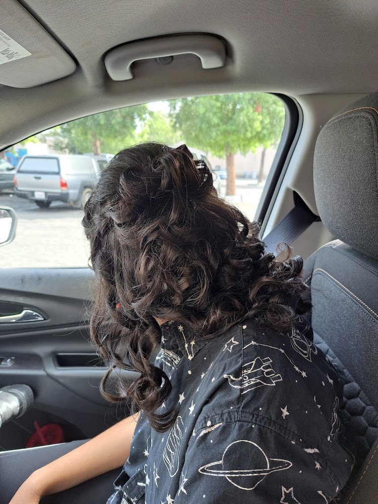 El Y Ella Beauty Salon view 4