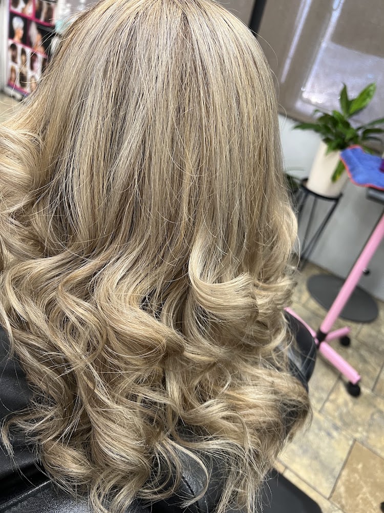Elisa's Barber & Beauty Shop view 2
